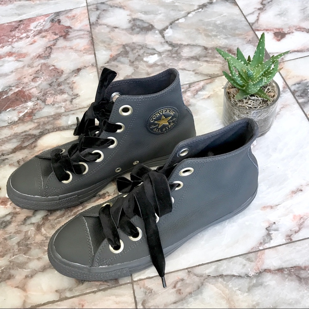 NWOB Converse High Tops Leather Velvet Laces Sz 9